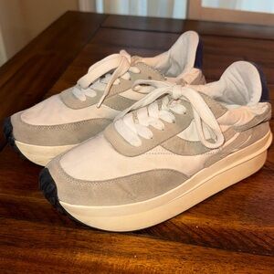 Steve Madden Tan and White Casual Sneakers